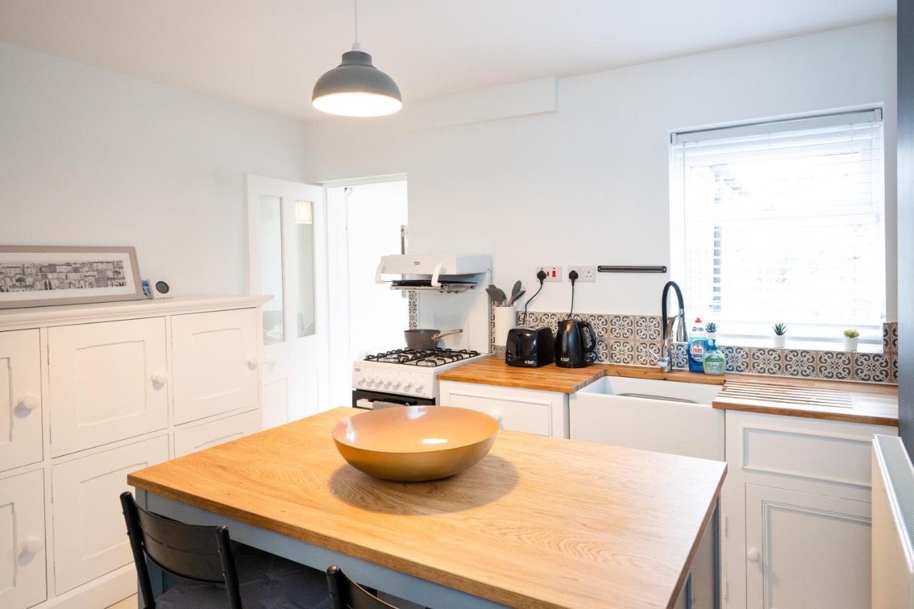 Stunning 2-Bedroom Home In City Centre With Wi-Fi! Royal Tunbridge Wells Exterior foto